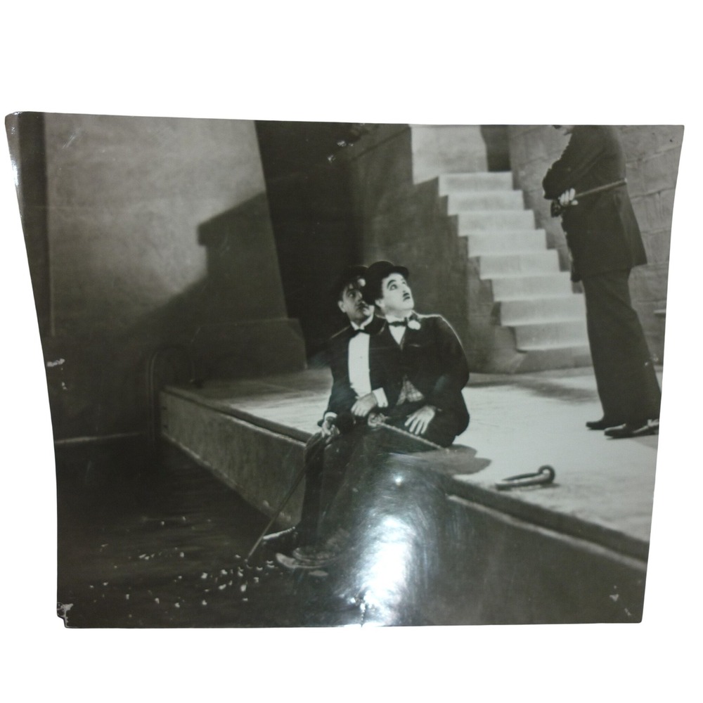 Original Charlie Chaplin City Lights 1931 Movie Still Photo 8x10 Silent Film
